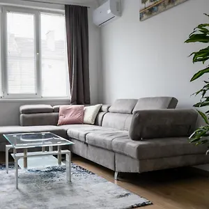 Maria-luiza's Cozy Sofía