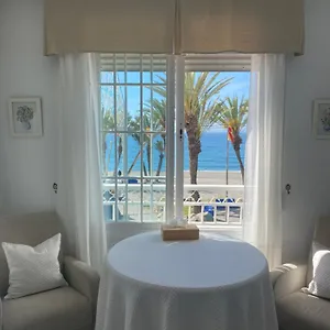 https://apartamento-en-primera-linea.es-andalucia.com